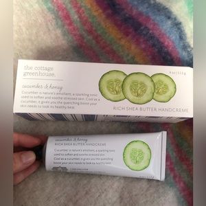 the cottage greenhouse rich shea butter hand cream 4oz cucumber & honey